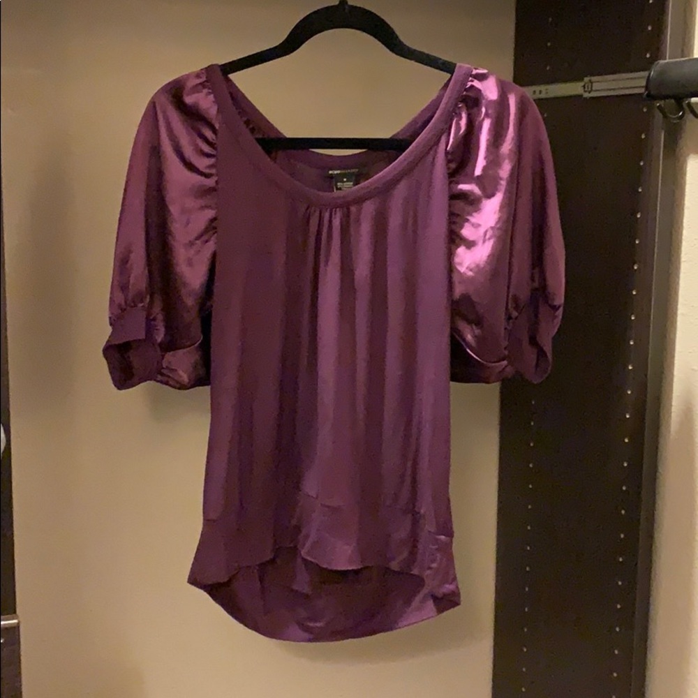 Blouse with puffy shoulders
